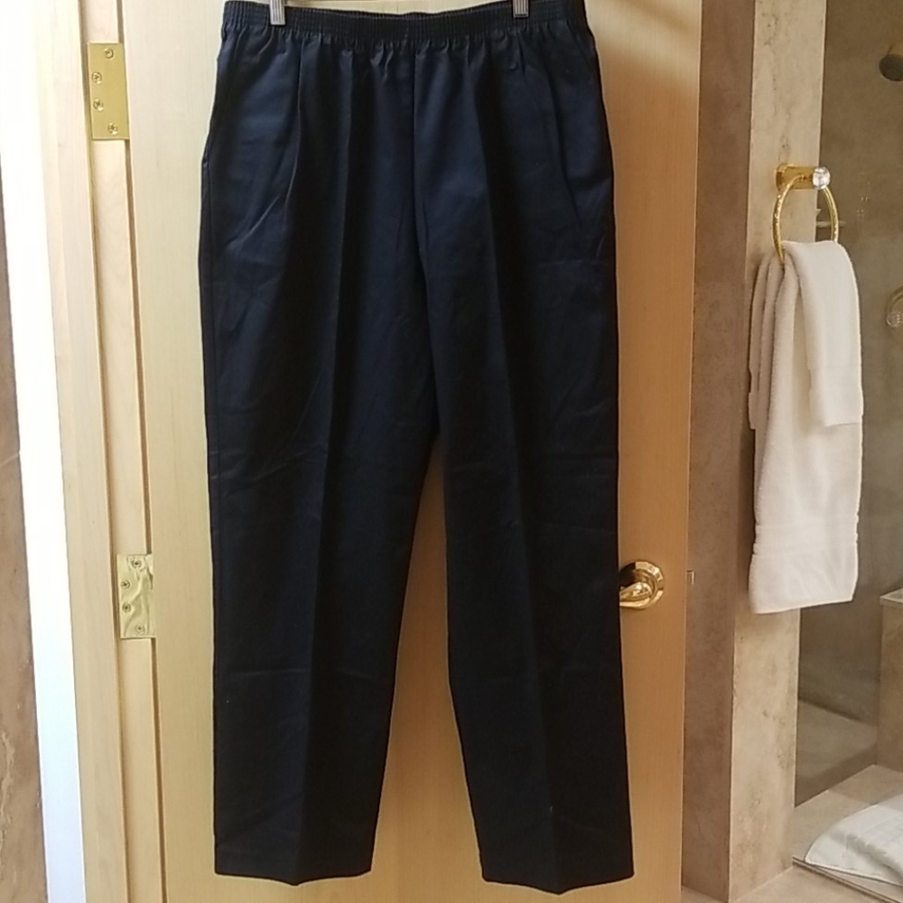 NWT Alfred Dunner Ladies Classic Fit Black Pants
